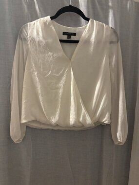 Banana Republic Crinkle Flutter Wrap top - Snow Day